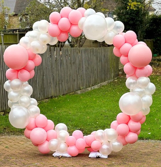 our single balloon hoop is the simpler version to our double hoop. This can be customizable according to your theme.