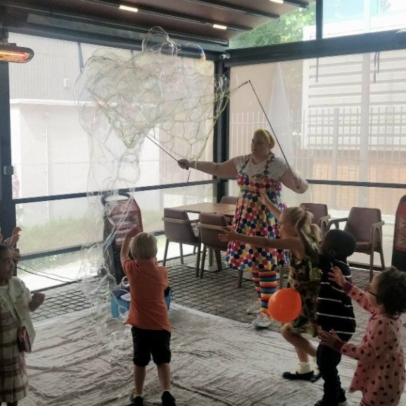 Making hundreds of rainbow bubbles indoors