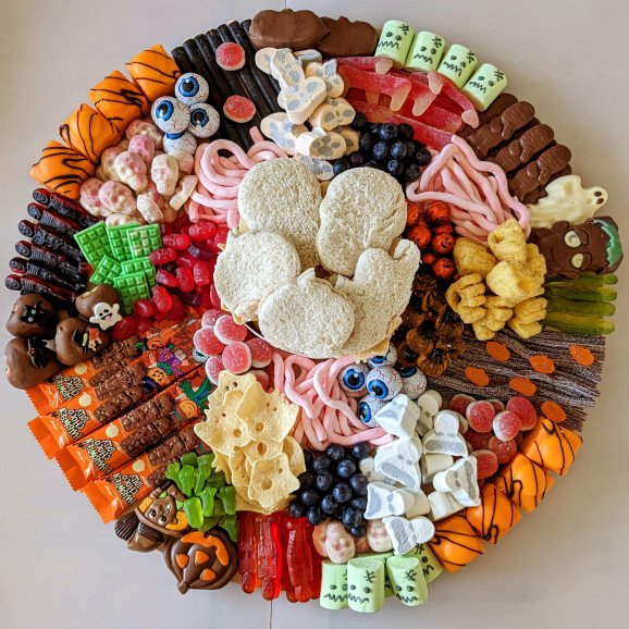 A 50cm Halloween themed children's platter.