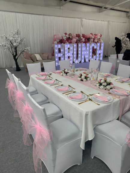 Table scaping, balloon wall and LED letters