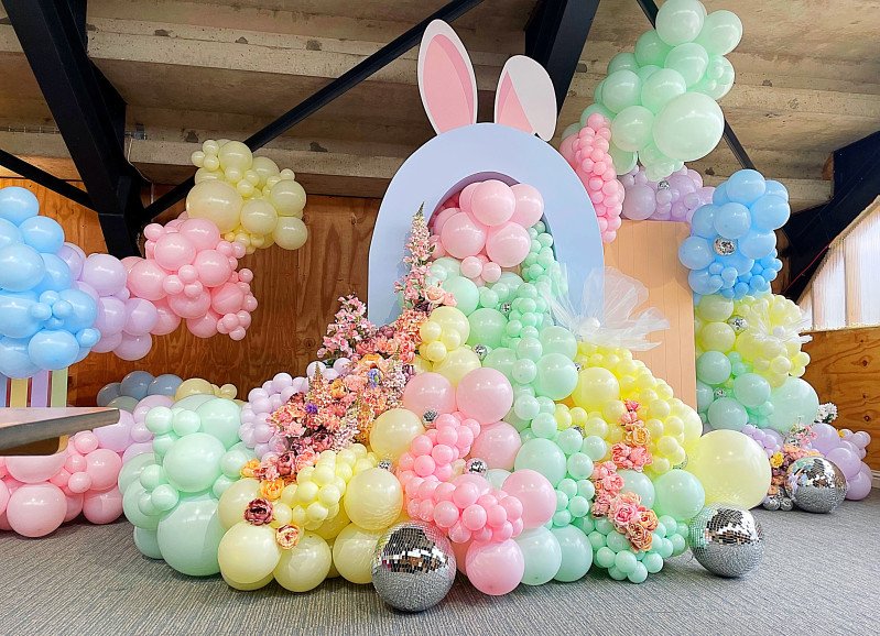 Transform your event into a pastel wonderland with our dreamy balloon cloud display! This whimsical setup is perfect for baby showers, birthdays, weddings, or any celebration that calls for a magical touch - a stunning backdrop for photos and memories.