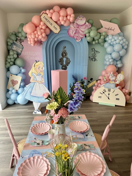 Alice in Wonderland 3D arch display with tablescape styling and personalised paperie