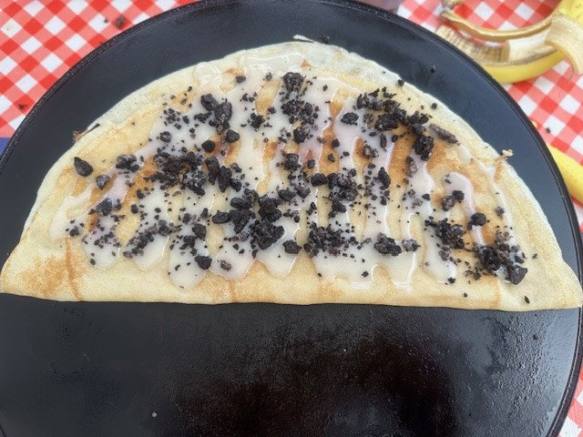 crepe with white chocolate and crunchy Oreo