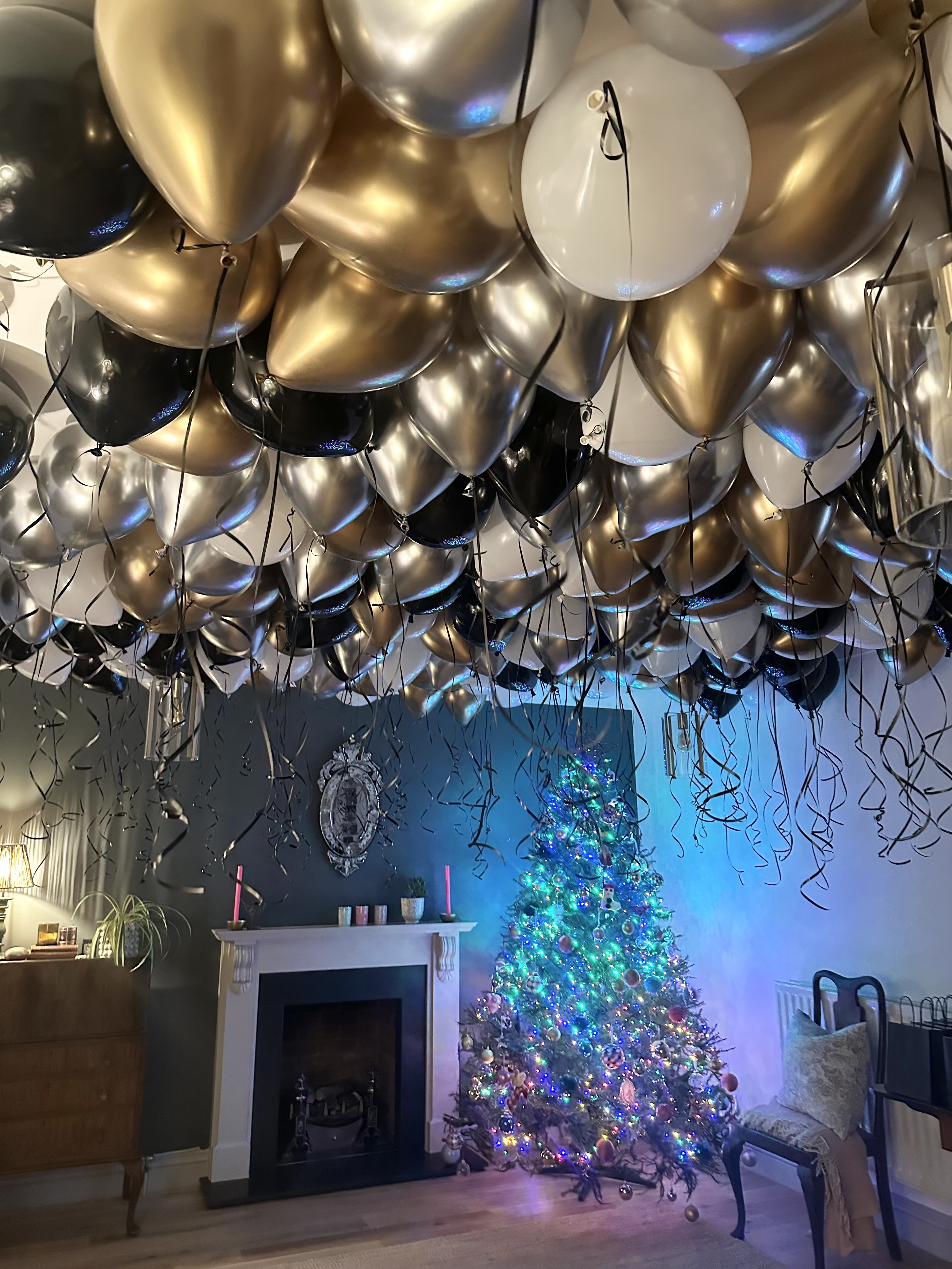 🎂🤩21st Birthday celebrations on NYE🎂🤩 
Fairytale Finishes

#nye2024 #21birthday #ceilingballoons #lightupnumbers #smallbusinesssupportingsmallbusiness