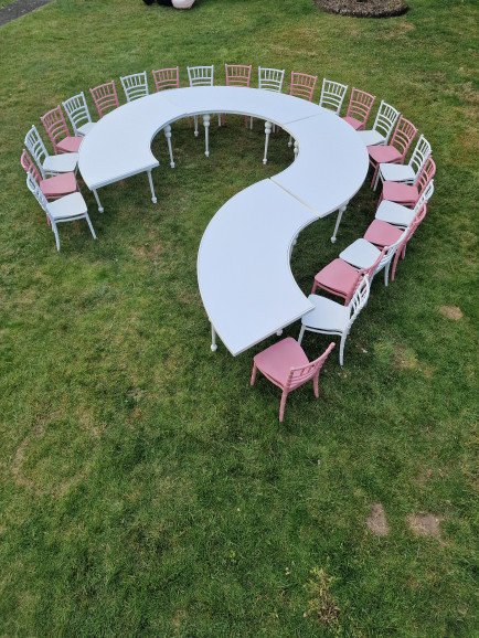 Bringing luxurious serpentine seating to kids party.