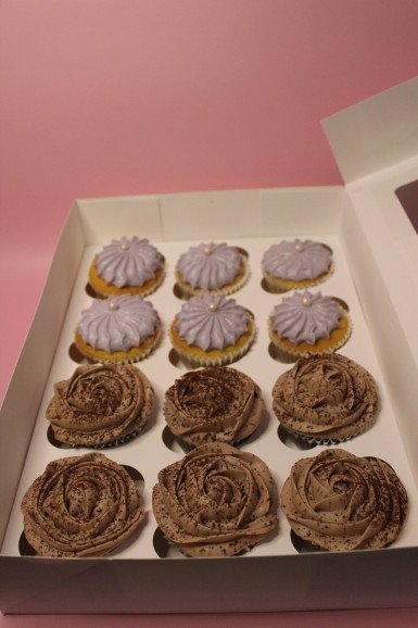 Box of 12 cupcakes choice of 2 flavours and designs